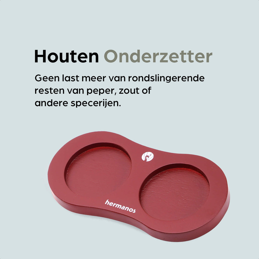 Houten onderzetter bij Hermanos Rome rode peper en zoutmolen set